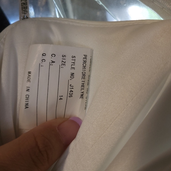 Brand new wedding dress - Picture 5 of 6